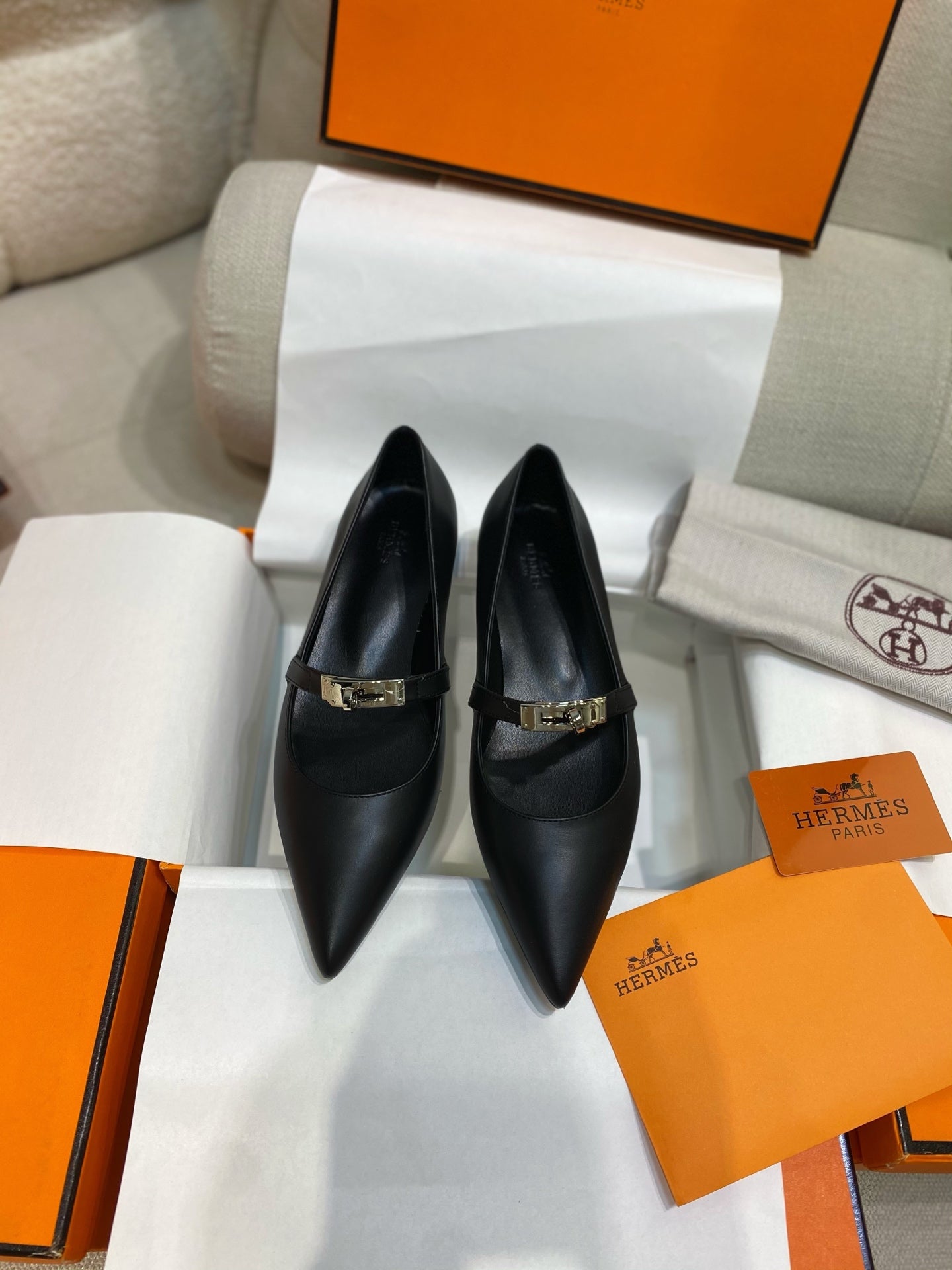 HM 26S KELLY BUCKLE MARY JANE POINTED FLATS IN BLACK CALFSKIN