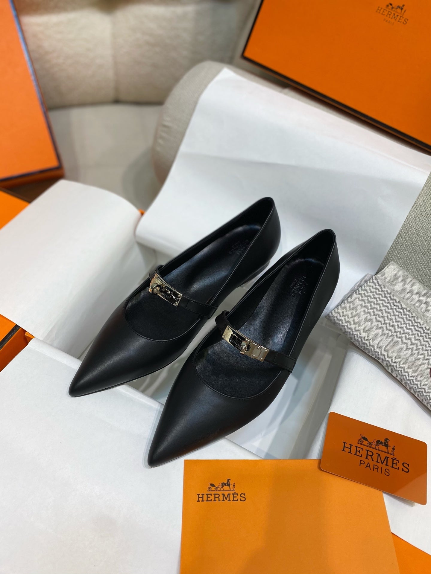 HM 26S KELLY BUCKLE MARY JANE POINTED FLATS IN BLACK CALFSKIN