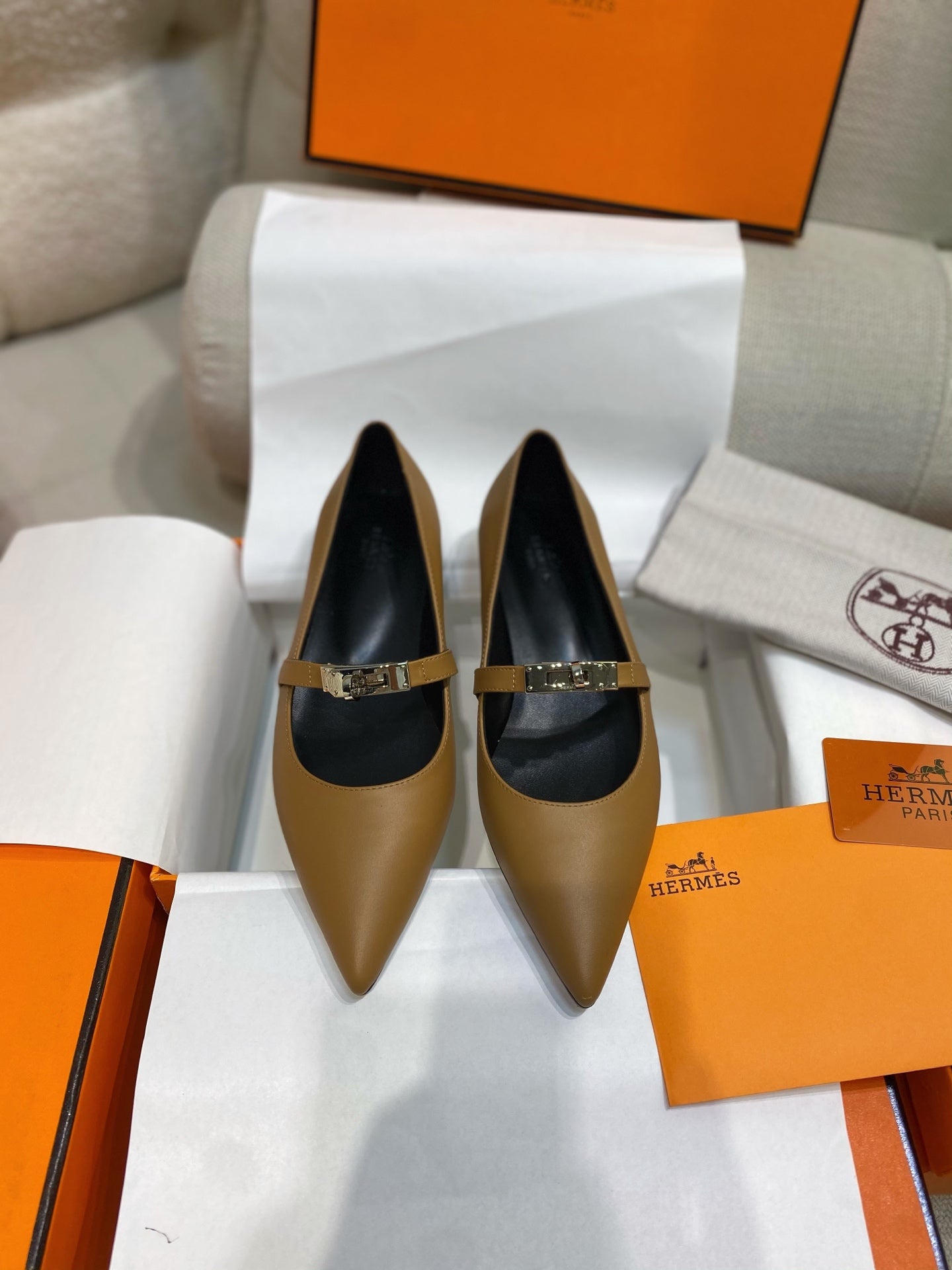 HM 26S KELLY BUCKLE MARY JANE POINTED FLATS IN BROWN CALFSKIN