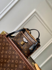 VANITY CHAIN POUCH 19 MONOGRAM REVERSE CANVAS