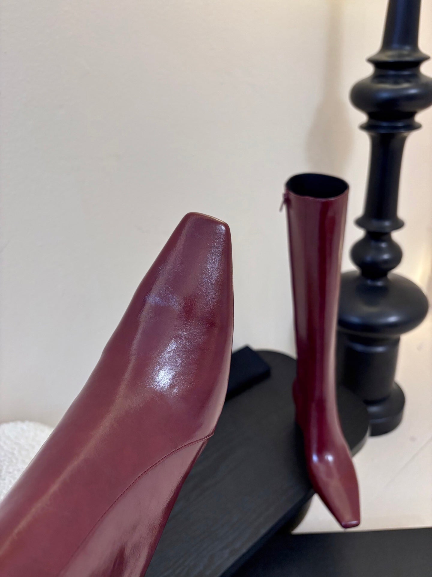 YSL 26S KNEE-HIGH HEELED BOOTS IN DARK RED SHINY CALFSKIN