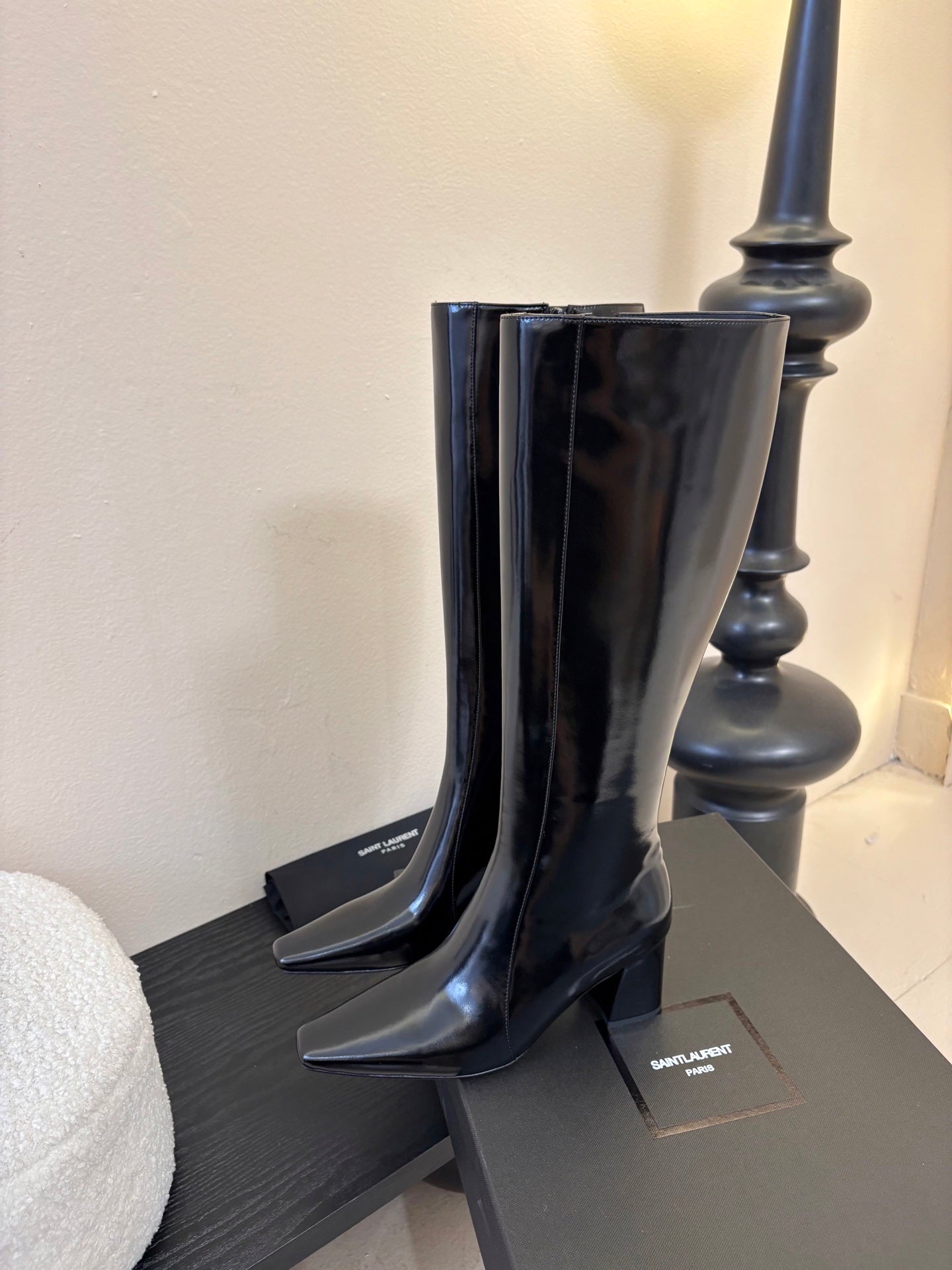 YSL 26S KNEE-HIGH HEELED BOOTS IN BLACK SHINY CALFSKIN