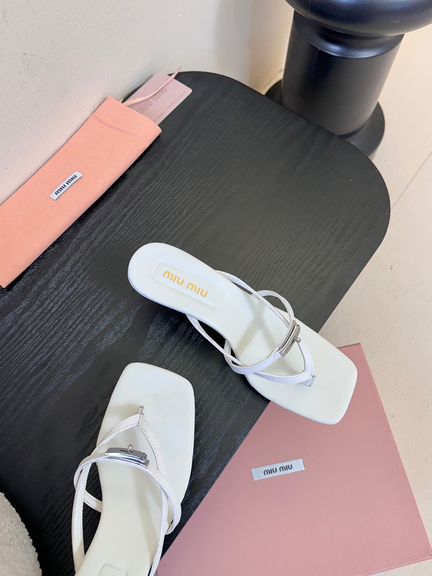 MIUMIU 26S LOW-HEEL THONG SANDALS IN WHITE CALFSKIN