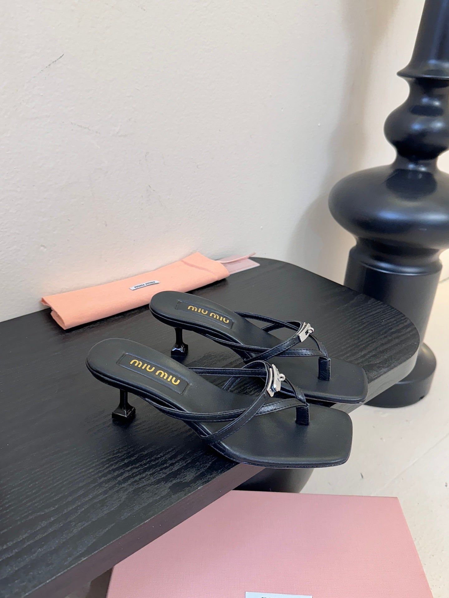 MIUMIU 26S LOW-HEEL THONG SANDALS IN BLACK CALFSKIN