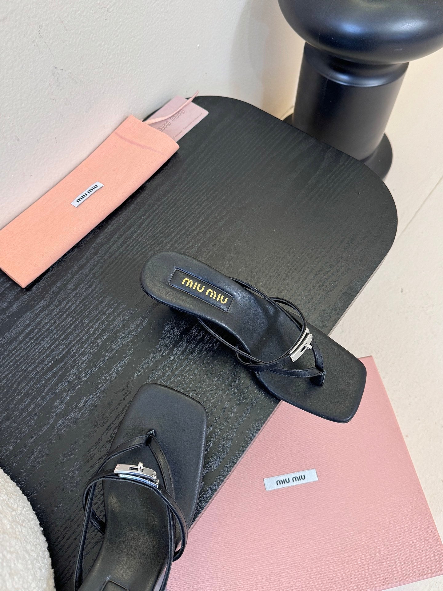 MIUMIU 26S LOW-HEEL THONG SANDALS IN BLACK CALFSKIN
