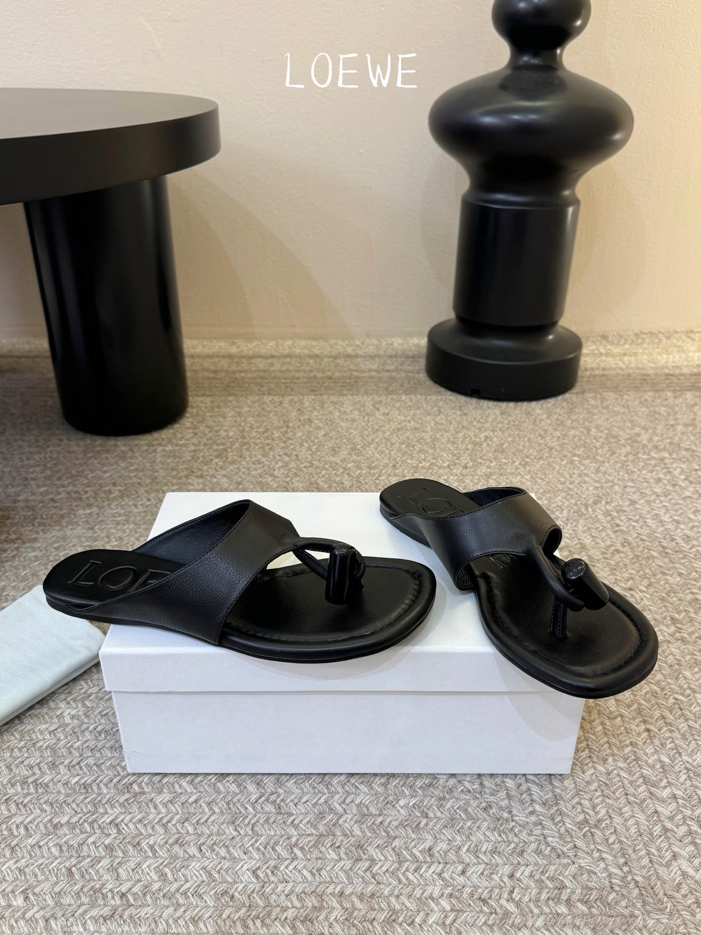 LOEWE 26S TOGGLE FLAT SANDAL IN BLACK CALFSKIN