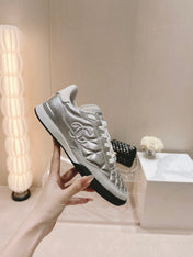 SNEAKERS IN GLOSSY SILVER LAMBSKIN