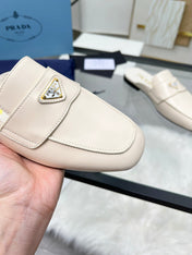 TRIANGLE LOGO MULES IN WHITE CALFSKIN