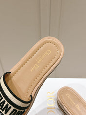 DWAY WEDGE SLIDES 45MM IN BEIGE AND BLACK FABRIC RAFFIA SOLE