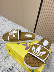 GUCCI 26S PLATFORM SLIDE SANDALS IN BROWN GG CANVAS
