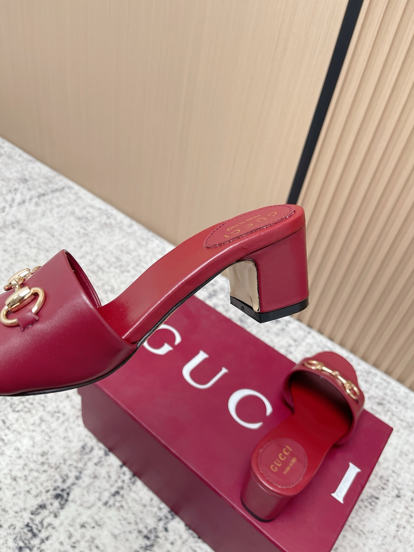 GUCCI 26S HORSEBIT MID-HEEL SANDALS IN DARK RED CALFSKIN