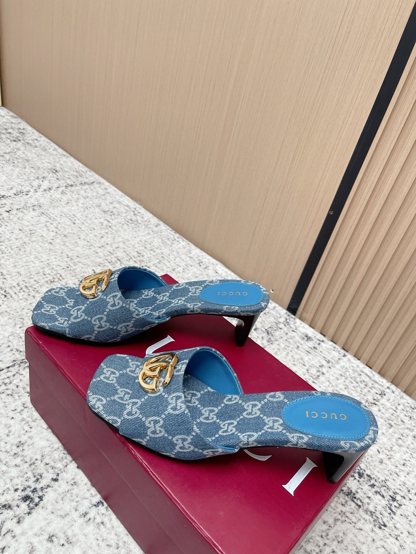 GUCCI 26S HIGH HEELS IN BLUE DENIM WITH GOLD HARDWARE