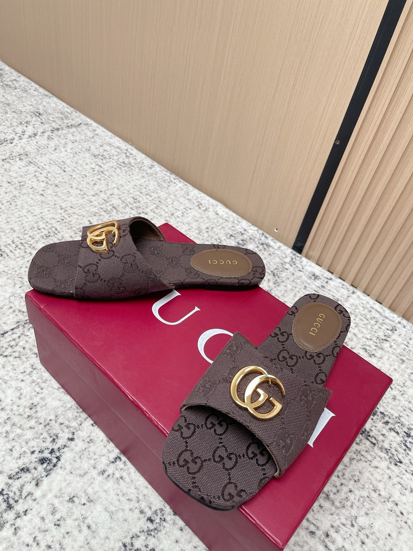 GUCCI 26S SLIDE SANDAL IN DARK BROWN CANVAS
