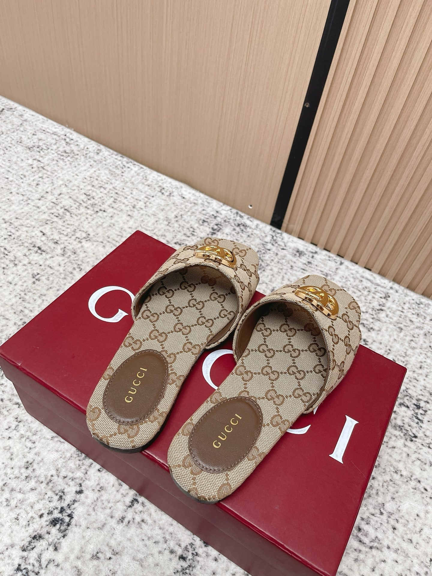 GUCCI 26S SLIDE SANDAL IN BEIGE CANVAS