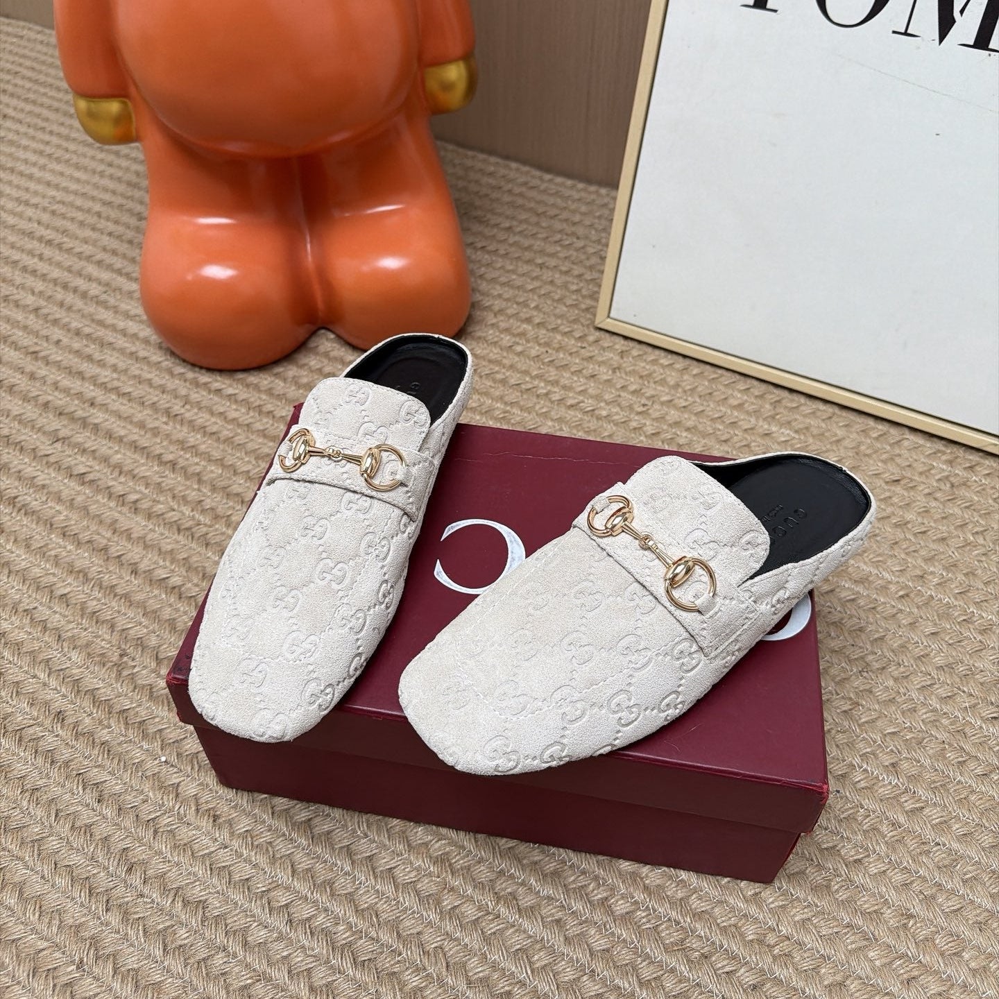 GUCCI 26S FLAT MULES IN OFF WHITE GG EMBOSSED SUEDE