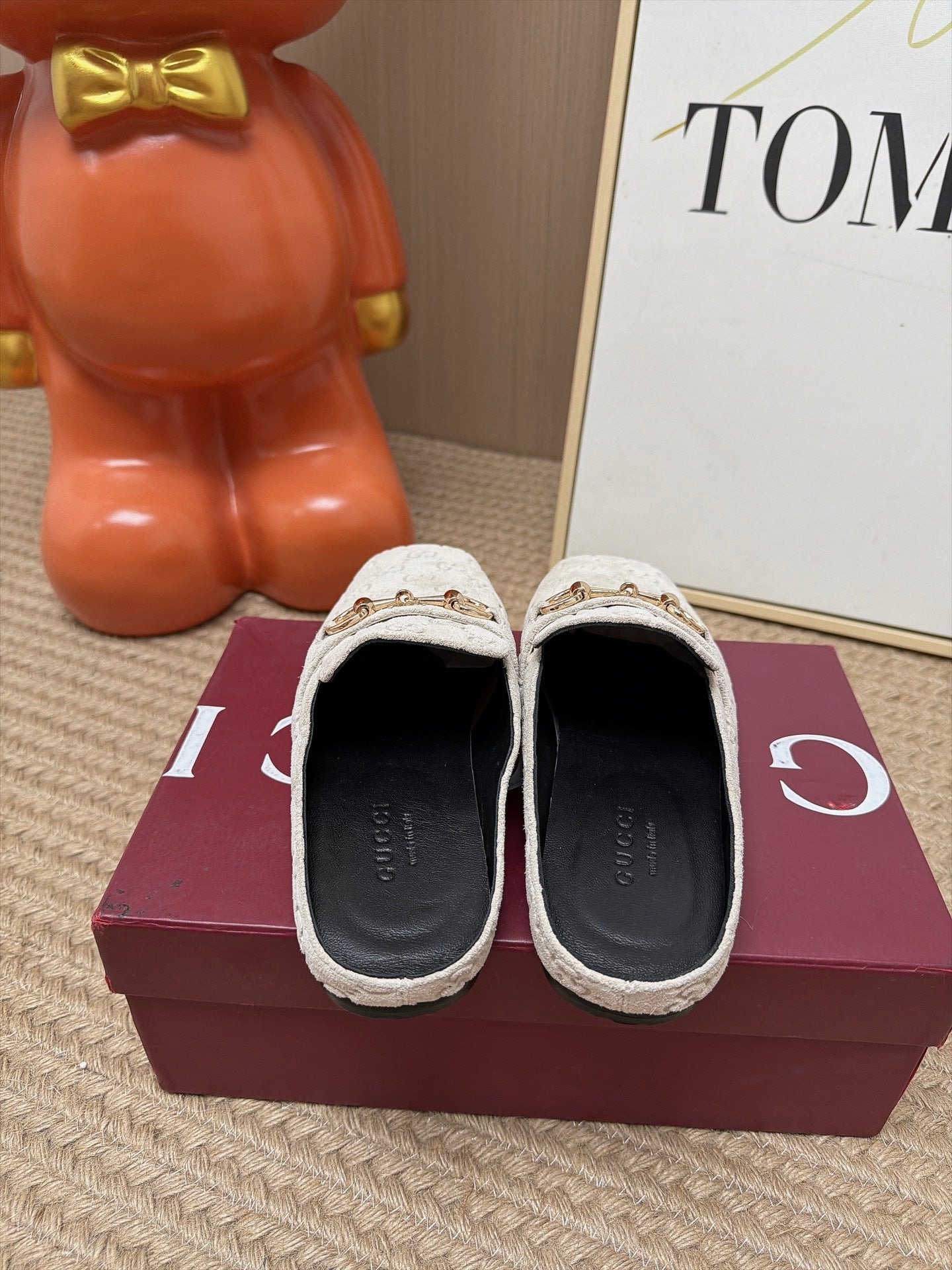 GUCCI 26S FLAT MULES IN OFF WHITE GG EMBOSSED SUEDE