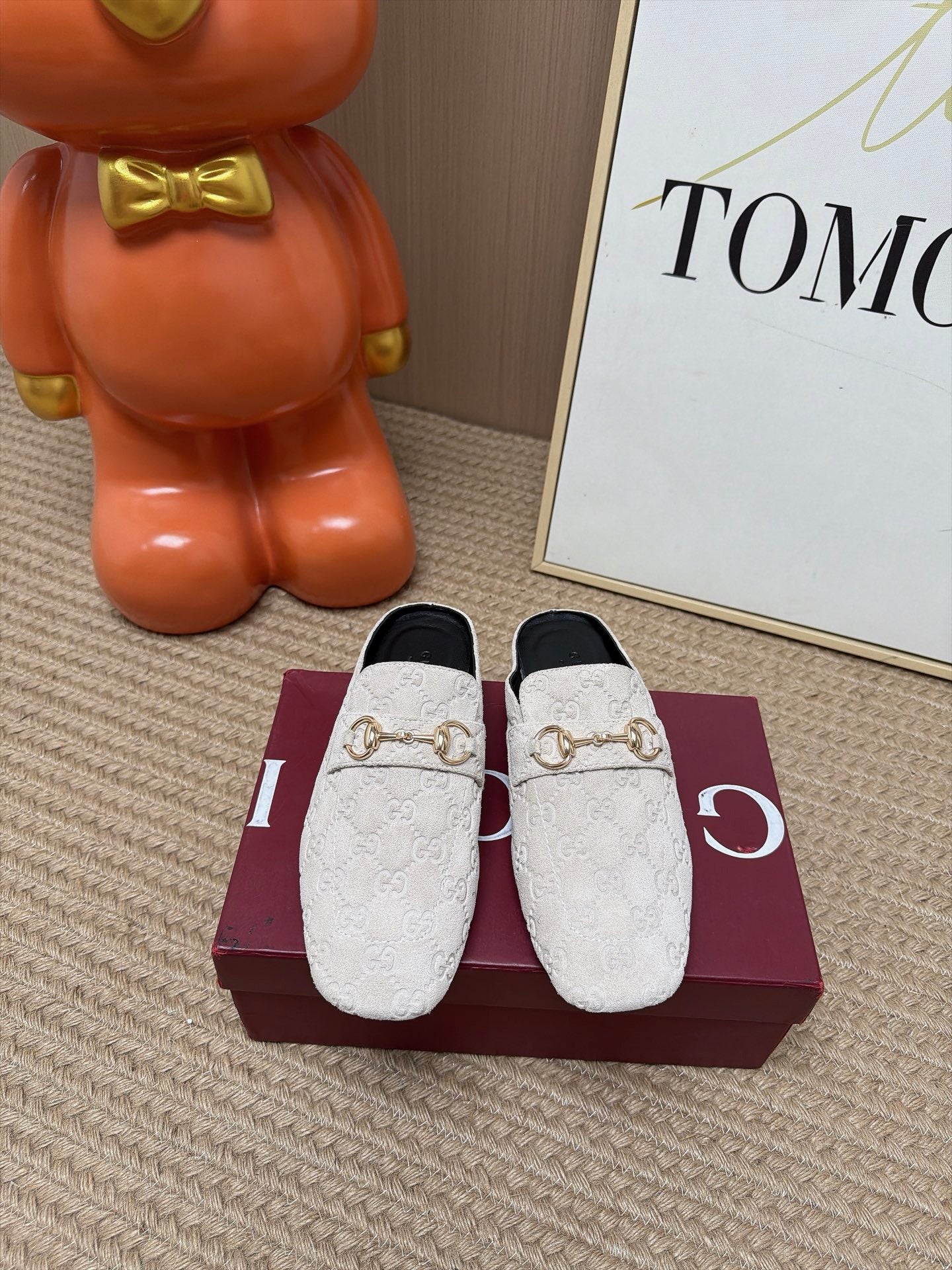 GUCCI 26S FLAT MULES IN OFF WHITE GG EMBOSSED SUEDE