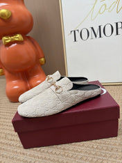 GUCCI 26S FLAT MULES IN OFF WHITE GG EMBOSSED SUEDE