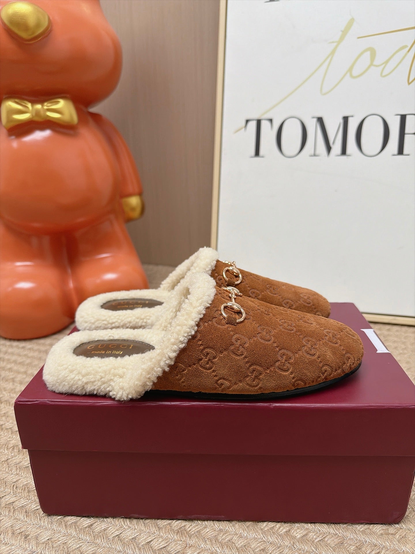 GUCCI 26S SHEARLING-LINED MULES IN BROWN SUEDE