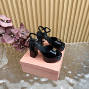 PLATFORM HEELS IN BLACK PATENT CALFSKIN GOLD LOGO IN STRAP