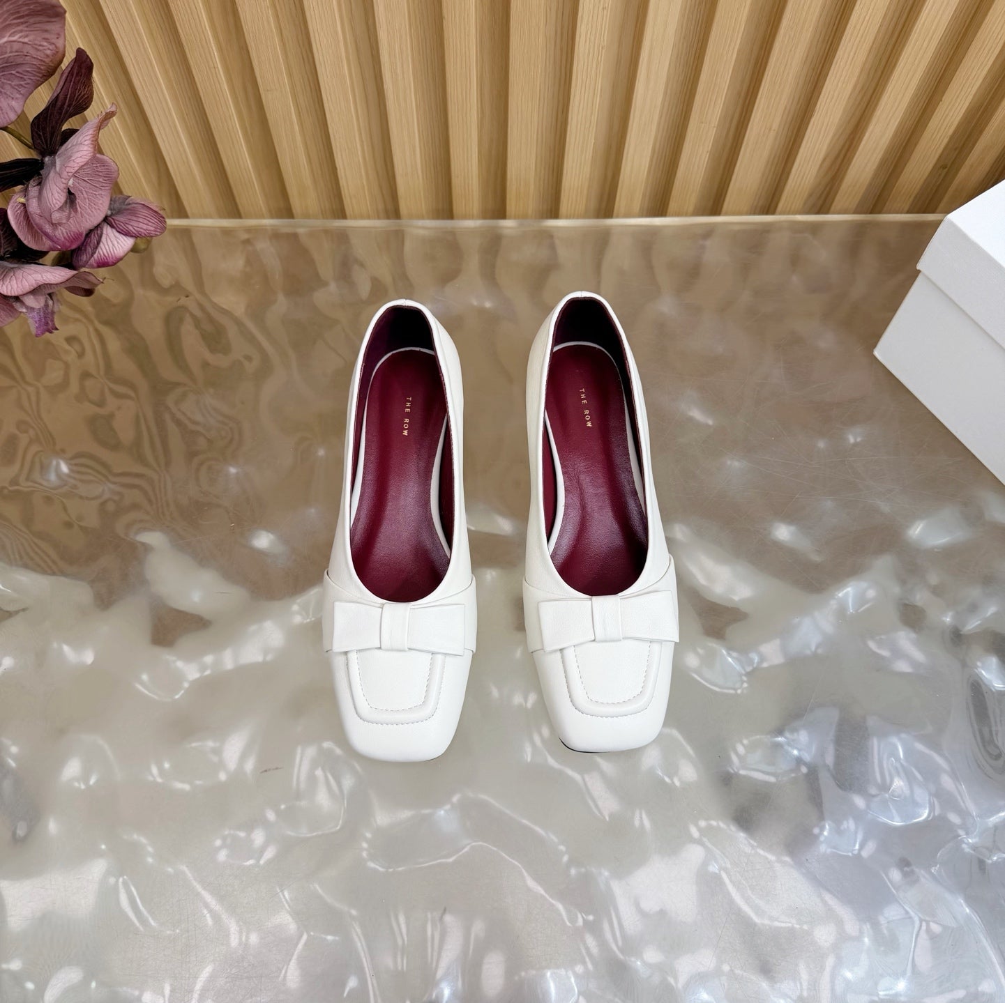 THE ROW 26S SQUARE TOE PUMPS IN WHITE CALFSKIN WITH BOW