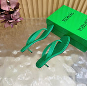 BOTTEGA VENETA 26S HIGH-HEEL THONG SANDALS IN GREEN TPU