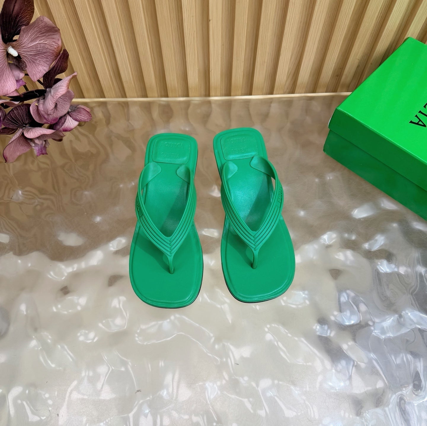 BOTTEGA VENETA 26S HIGH-HEEL THONG SANDALS IN GREEN TPU