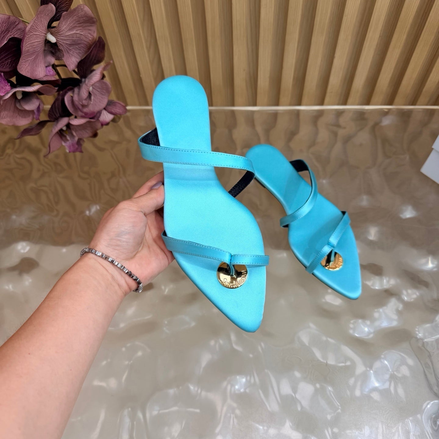 YSL 26S THONG SANDALS IN BLUE FABRIC