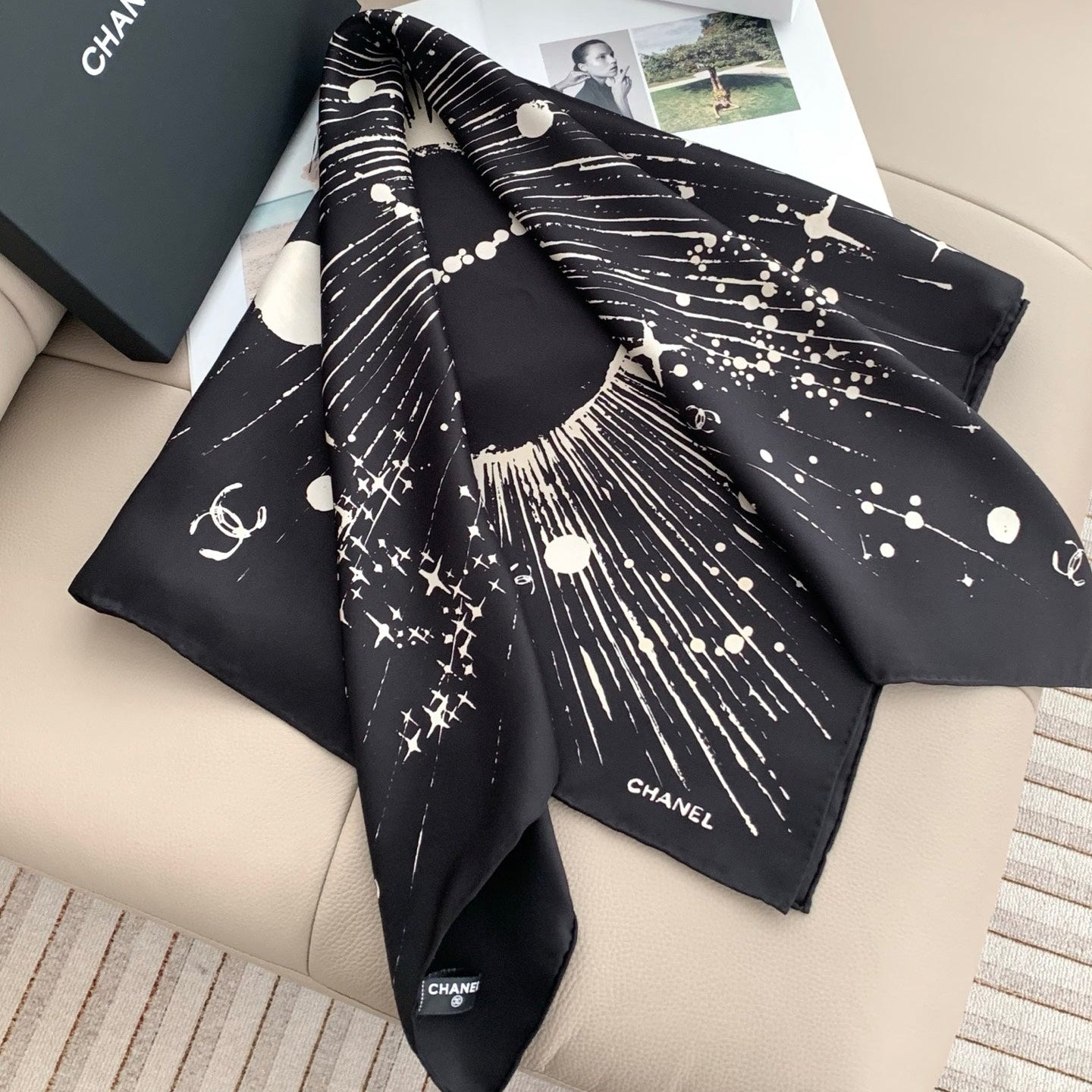 CHANEL 26S SCARF 90 IN SILK 311794
