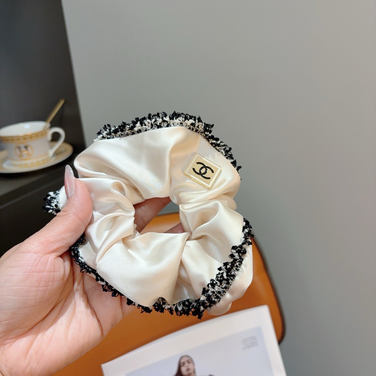 CHANEL 26S SCRUNCHIE IN WHITE SILK 512070