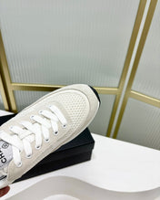 SNEAKER IN GREY SUEDE AND WHITE BREATHABLE MESH