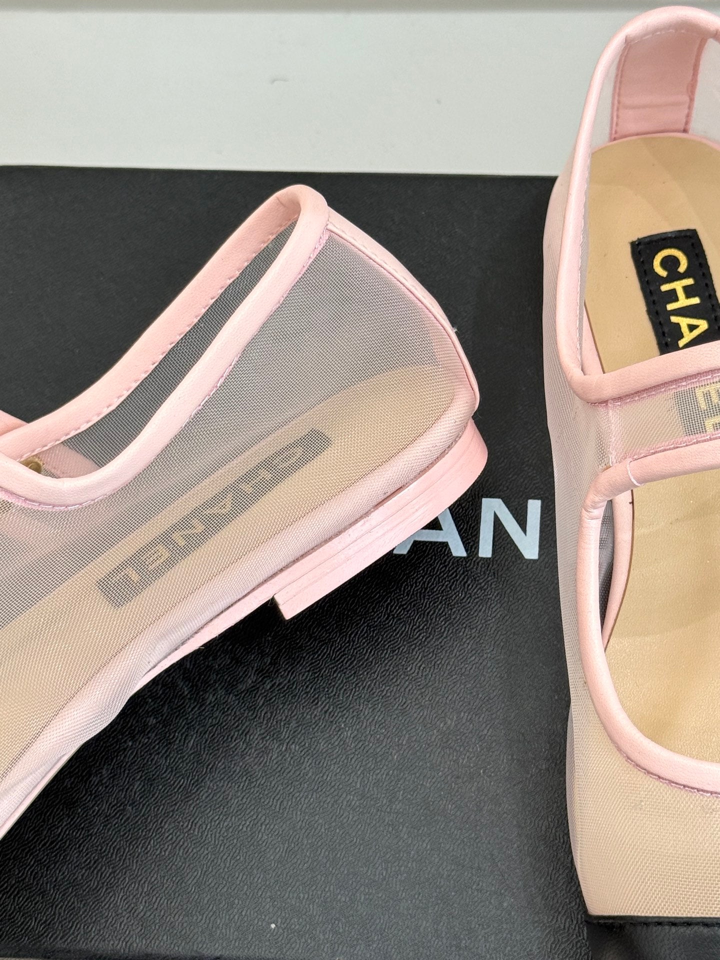 FLAT SHOES IN PINK MESH AND BLACK LAMBSKIN