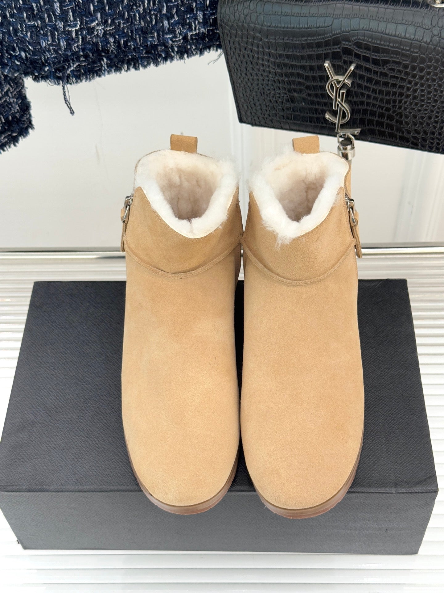ALAIA 26S SNOW BOOTS IN DARK BEIGE SUEDE AND WOOL