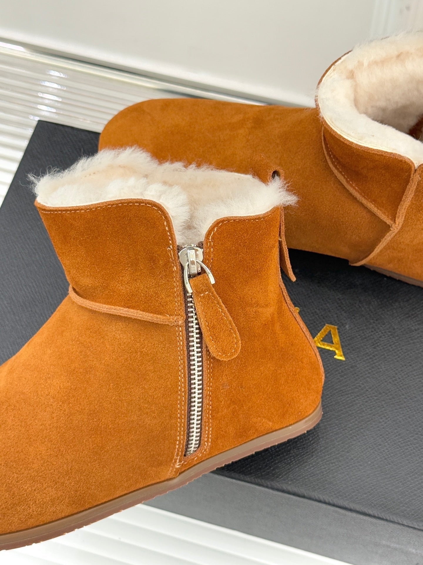 ALAIA 26S SNOW BOOTS IN DARK ORANGE SUEDE AND WOOL