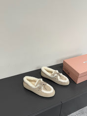 LACE-UP LOAFERS IN BEIGE SUEDE AND WHITE FLEECE LINING