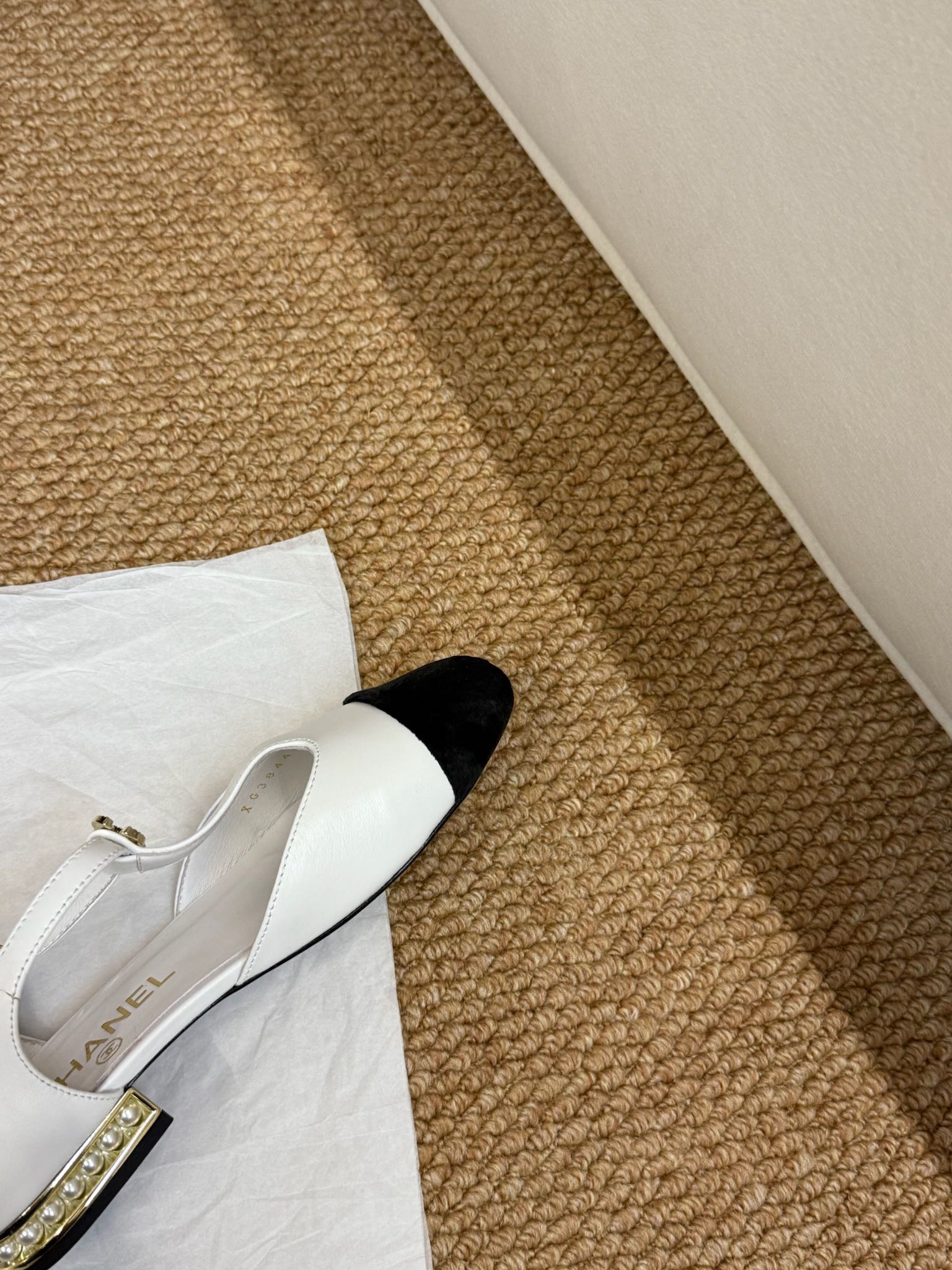 CHANEL 26S SLINGBACK SHOES IN WHITE CALFSKIN AND SUEDE GOLD HARDWARE
