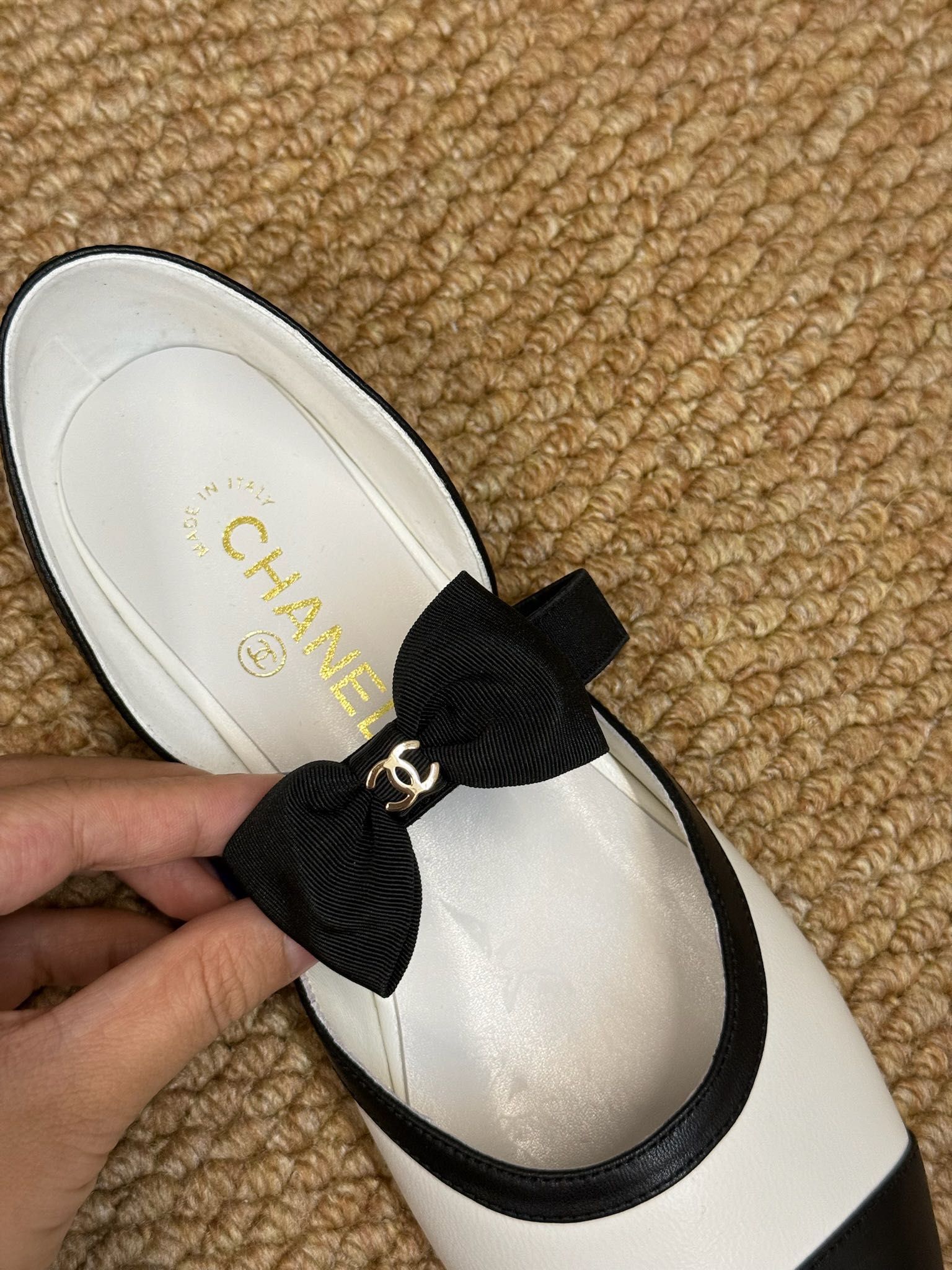 CHANEL 26S MARY JANE SLINGBACK FLATS IN WHITE AND BLACK CALFSKIN CAP TOE RIBBON STRAP