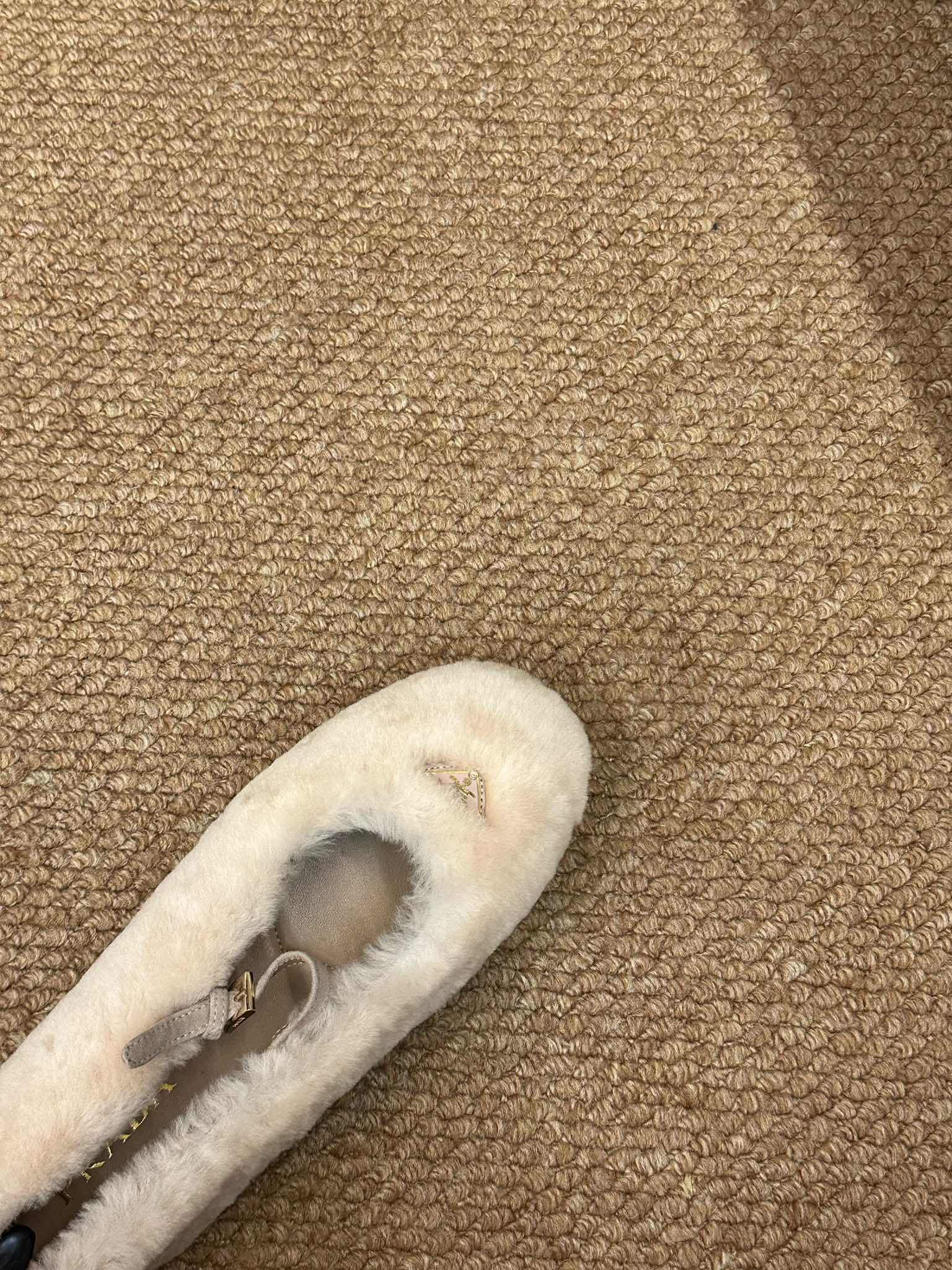 PRADA 26S SHEARLING BALLET FLATS IN CREAM WHITE