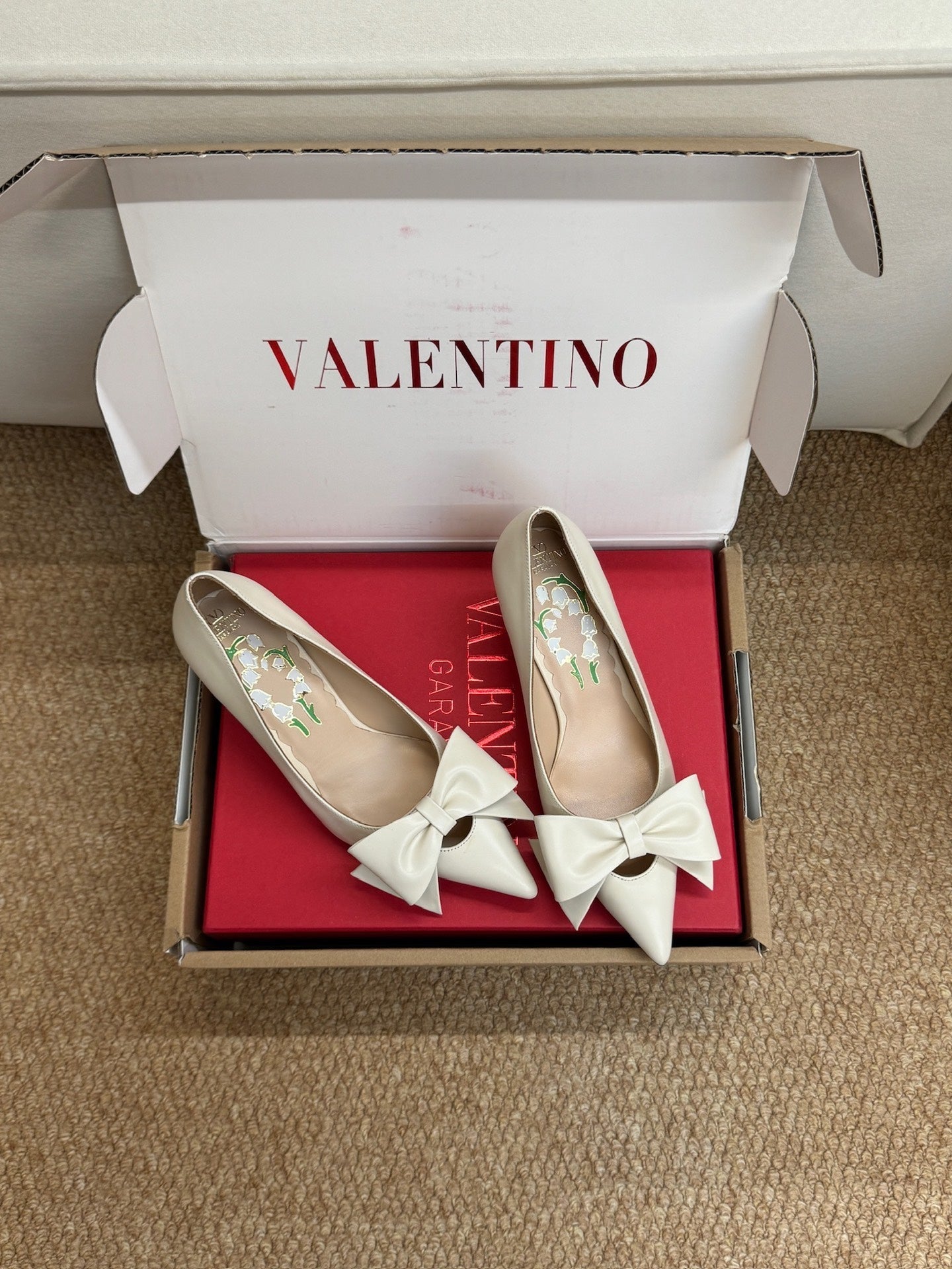 VALENTINO 26S HIGH HEEL SHOES IN OFF-WHITE CALFSKIN WITH BOW