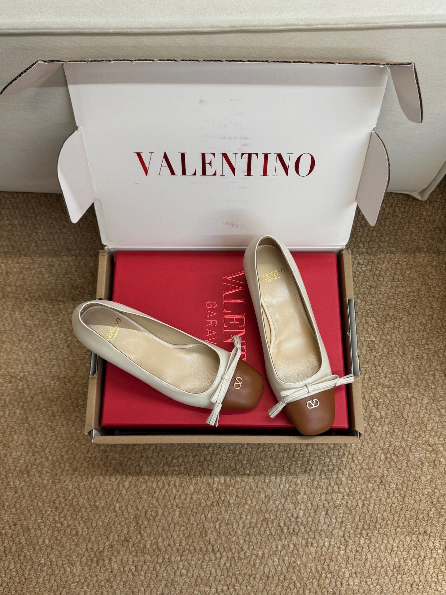 VALENTINO 26S HEELED BALLET FLATS IN BROWN AND CREAM WHITE CALFSKIN