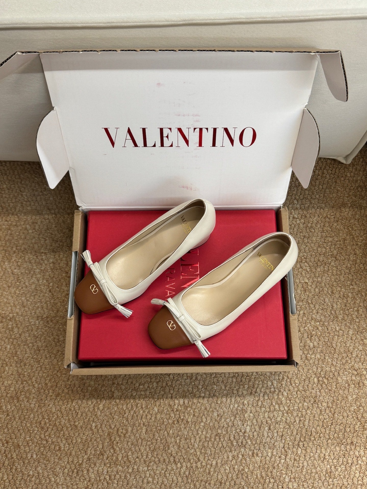 VALENTINO 26S HEELED BALLET FLATS IN BROWN AND CREAM WHITE CALFSKIN