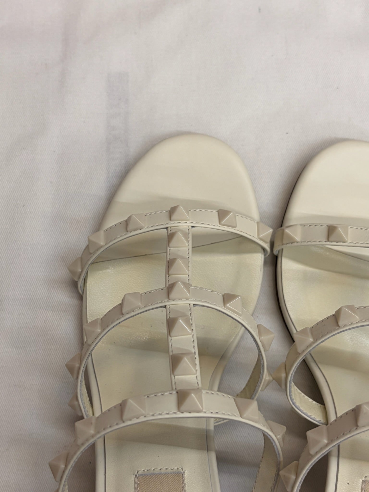 VALENTINO 26S ROCKSTUD HIGH HEEL SANDALS IN OFF-WHITE CALFSKIN