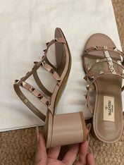VALENTINO 26S ROCKSTUD HIGH HEEL SANDALS IN BLUSH NUDE CALFSKIN