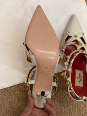 VALENTINO 26S OCKSTUD HEELS IN OFF-WHITE CALFSKIN