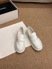 CHANEL 26S LOAFERS IN WHITE PATENT CALFSKIN CC LOGO