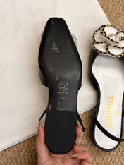 CHANEL 26S SLINGBACK FLATS IN BLACK CALFSKIN CAMELLIA PEARL