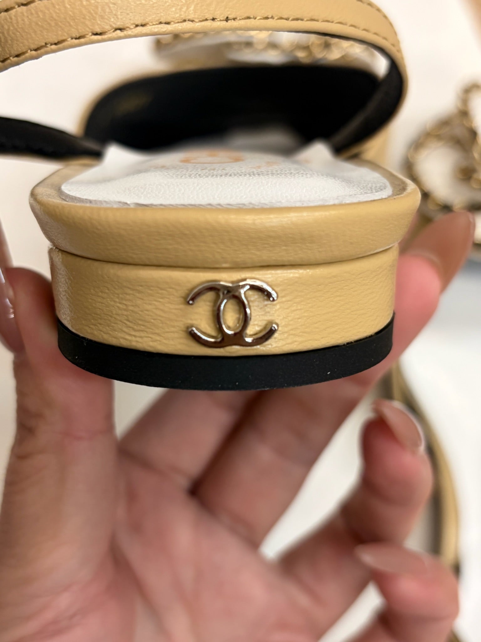 CHANEL 26S SLINGBACK FLATS IN BEIGE CALFSKIN CAMELLIA PEARL