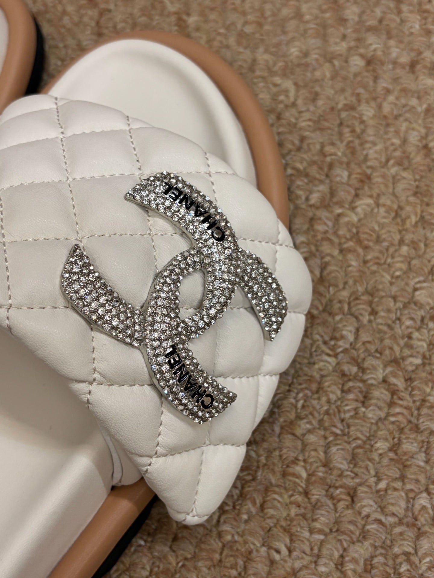 CHANEL 26S SLIDE SANDALS IN WHITE QUILTED CALFSKIN SILVER HARDWARE