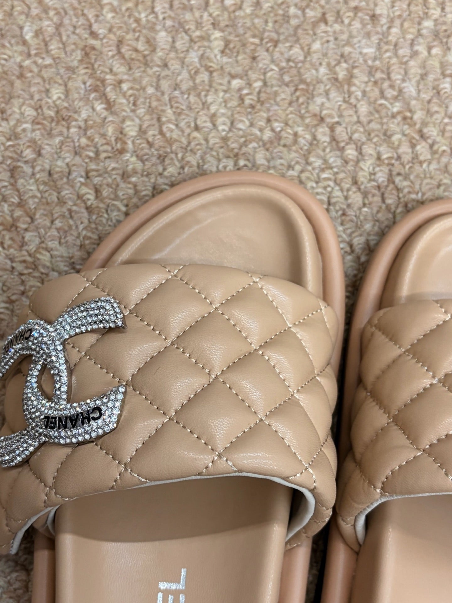 CHANEL 26S SLIDE SANDALS IN BEIGE QUILTED CALFSKIN SILVER HARDWARE