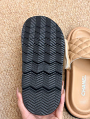 CHANEL 26S SLIDE SANDALS IN BEIGE QUILTED CALFSKIN SILVER HARDWARE